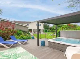 Ladywell Croyde - Super stylish large home with pool table, woodburner, pizza oven and Hot Tub Option, Sleeps 12