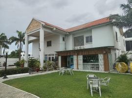 Hamburg Home Lodge, hotel em Tema