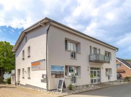 Haus Seeblick mit 9 Wohnungen, hotel in Alt Reddevitz