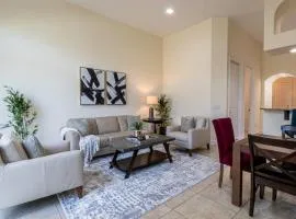 Luxury Townhouse Minutes from Beach and Downtown