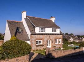 ty michel, Swimming pool access to beaches and sh, hotel a Perros-Guirec