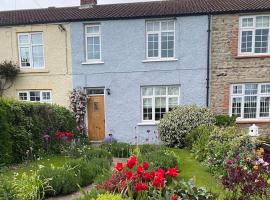 Beautiful stone cottage in peaceful village, hotell i Richmond