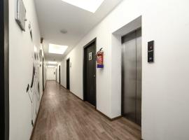 Super Collection O Townhouse 069, hotel in Old Gurgaon, Gurgaon