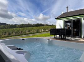 Kinnaird Woodland Lodges, hotel with jacuzzis in Pitlochry