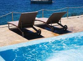 Bella Vista apartments with hot pool and jacuzzi, cabaña o casa de campo en Trogir