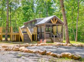 Monteagle Cabin with Swim Spa, Sauna and Fire Pit!, hotel in Monteagle