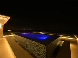 T shape 9BR villa first row golf with pool&Jacuzzi in New Cairo, וילה בקהיר