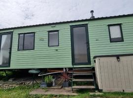 Homely 2 bedroomed mobile home, hotel v mestu Aberystwyth