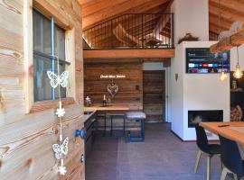 Chalet Cirmolo - Chalet Maso Vecchio immerso nell'Altopiano del Tesino, Trentino, hôtel à Castello Tesino