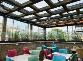 Parliament Hotel & Restaurant、バクーのビーチ周辺のバケーションレンタル