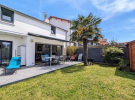 Maison spacieuse avec jardin proche plage & centre，位于波尔尼克的酒店