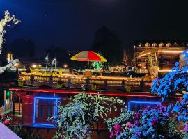 Houseboat Karima palace, hotel near Srinagar Airport - SXR, Srinagar