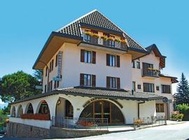 Ultra Hotel - Alpino Restaurant, hotell i Cuasso Al Monte