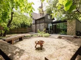 Parea Living - Spacious North London House with Big Garden