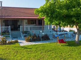 Seaside Retreat for Families and Pets, rumah percutian di Messini