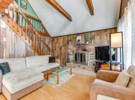 Pet-Friendly Long Pond Vacation Rental with Pool!, casa o chalet en Long Pond