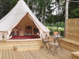 Skålbo gårdsglamping, luxury tent in Järvsö