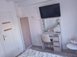 Apartamenty Złota Madam، فندق في ياستارنيا