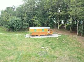 roulotte du mas capel, hotel di Salles-Curan