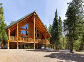 Casago Yellowstone - Sasquatch Summit, holiday home in Island Park