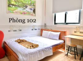 Phòng Thường,: Ấp Bình Thương şehrinde bir yetişkin oteli