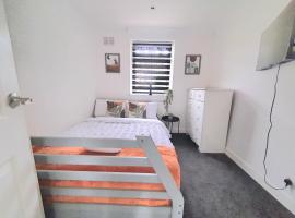 LUTON AIRPORT PROFESSIONALS CONTRACTORS Beds Uni students Welcome, homestay in Luton