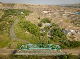 D3 Rainforest Getaway Dome- 2Dbl beds, hotel di Drumheller