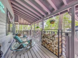 Quaint Cloudcroft Cabin with Stunning Forest Views!, biệt thự ở Cloudcroft