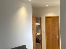 Astravi Rooms, Ferienwohnung in Fri