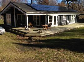 Charming Summer House For Five People,, holiday home in Jægerspris