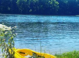 Luxury Riverfront Tiny House- AMAZING VIEWS- #111, domek nebo chatka v destinaci Strawberry Plains