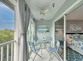 Walk to Manatee Public Beach Cozy Getaway!