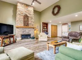 Door County Townhome Pool Access, 1 Mi to Beach!