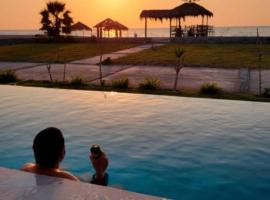 Hermosa casa frente al mar con piscina, holiday home in Paracas