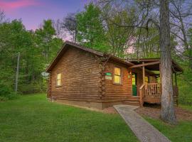 Blue Rose Cabins - Lincoln Log Cabin, hotel a Logan