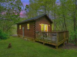 Blue Rose Cabins - Lovebirds Cabin, hotel with parking in Logan