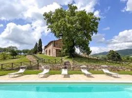 Awesome Home In Bibbiena With Kitchen