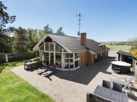 Pet Friendly Home In Ebeltoft With House Sea View, feriehus i Femmøller