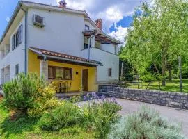 Nice Apartment In Karojba With Wifi