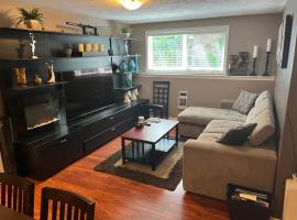 Cozy and modern 3 bedroom in central location!, hotel near Rithet's Bog Conservation Area, Victoria