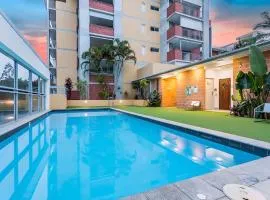 2-Bed Near Brisbane CBD with Pool Sauna & BBQ