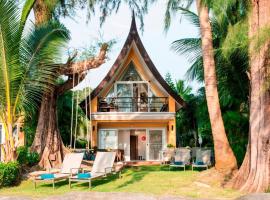 Five Palms Beachfront Villa, golf hotel in Ban Khlong Son