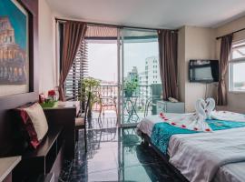 V Hotel Vientiane: Vientiane şehrinde bir otel