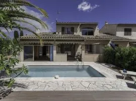 Casa Mia by Halldis
