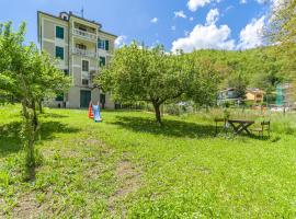 Amazing Apartment In Loco Di Rovegno With House A Panoramic View, hotel with parking in Torriglia