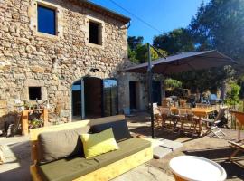 L'Atelier des Huppes, hotel v destinaci Joyeuse