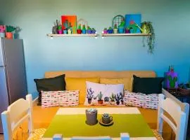 Colorful,newly renovated artistic apartment in the port of Gavrio