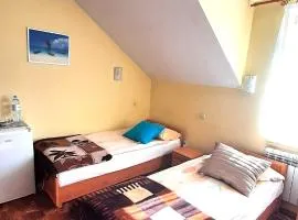 ŁÓDZKI DOM TURYSTYCZNY ŁÓDŹ-Helenówek,Pokoje z łazienkami,F-VAT,Parking gratis tylko auta osobowe