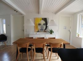 Bolig med sommerhusvibes, 80 meter fra bades&oslash;