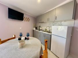 Anemos Studios & Apartments, hotell i Poros